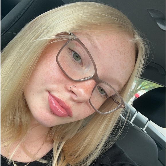 Meet your Posher, Skyla - Picture 1 of 1